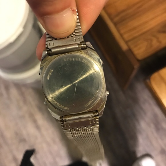 Watch - Picture 3 of 3